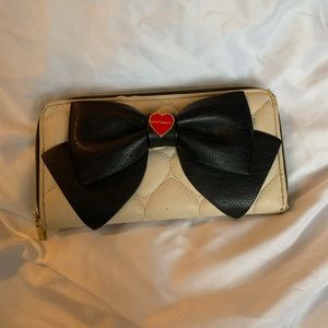betsy johnson bow wallet light damage by zipper